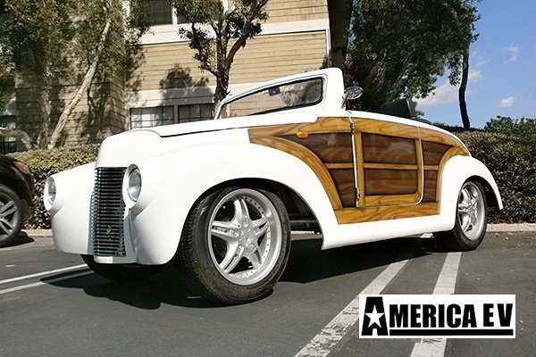 White Woody 39 Roadster 4 Passenger Golf Cart affordable golf cart rental, golf cart rent massachusetts